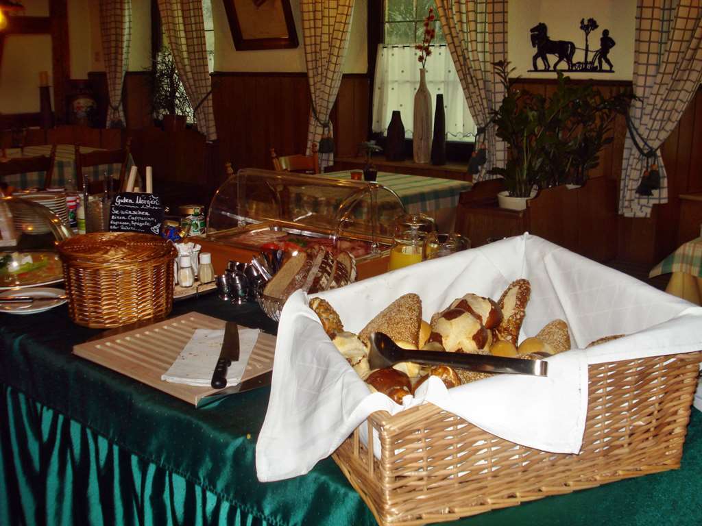 Akzent Hotel Goldener Ochsen Cröffelbach Restaurant photo