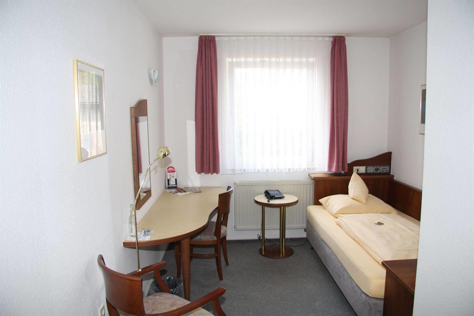 Akzent Hotel Goldener Ochsen Cröffelbach Extérieur photo