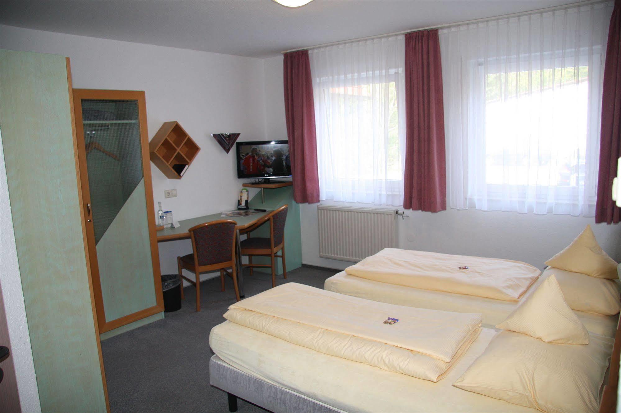 Akzent Hotel Goldener Ochsen Cröffelbach Extérieur photo