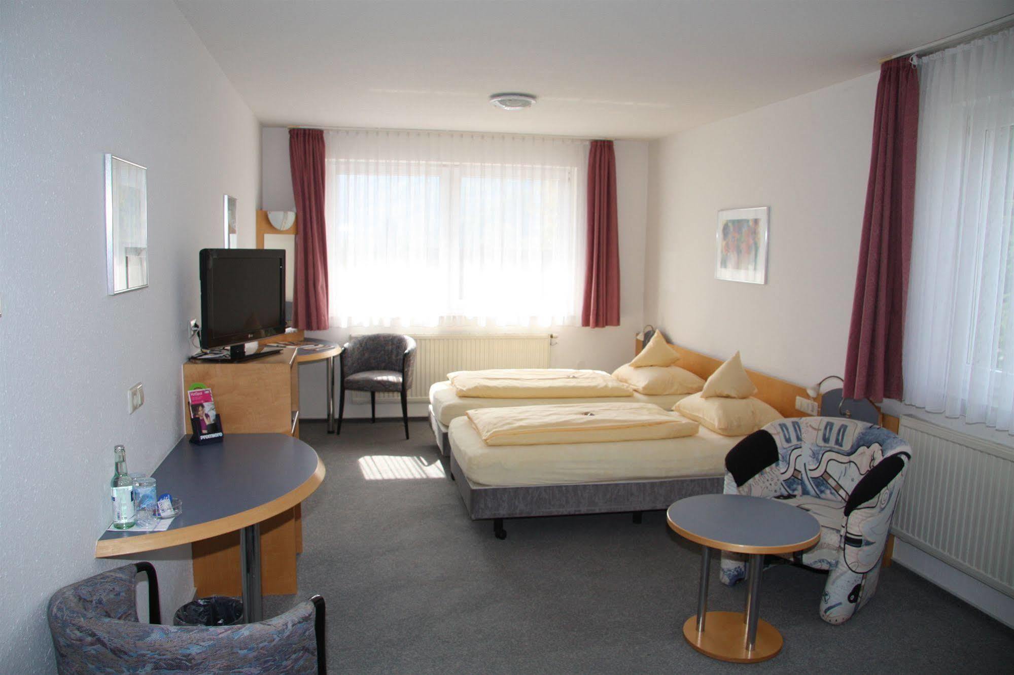 Akzent Hotel Goldener Ochsen Cröffelbach Extérieur photo
